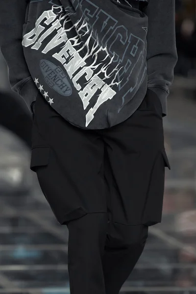 Look 30